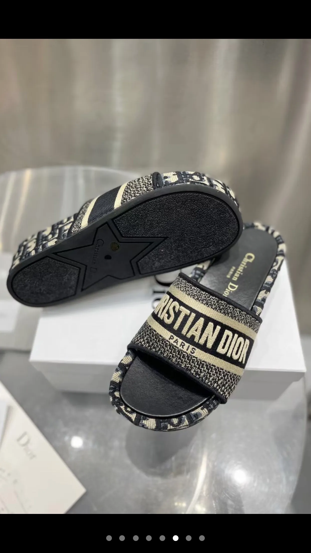 👟👟Ex-factory price 400👟👟 Women's shoes, women's clothing, classic hot-selling models continue to... 🎈Best-selling pair of Dior DIOR wedge-heeled waterproof platform slippers DIORBLIQUE pattern jacquard embroidered prince, 🪡designed with classic logo embroidery craft elements. D’s most popular series in the past two years is really great! Super wow! 😘 Retro literary and fresh style, one of the must-have items in spring and summer 👏 💙Buy genuine products and reproduce them, synchronized with ten colors at the counter 💛High version of three-dimensional jacquard embroidered upper, cowhide lining 💚Original molded custom outsole, non-slip and wear-resistant Heel height: 5Cm, long legs to wear Comes with a full set of exquisite packaging Code number: 34-43 (34, 41, 42, 43 are custom-made and cannot be returned or exchanged)